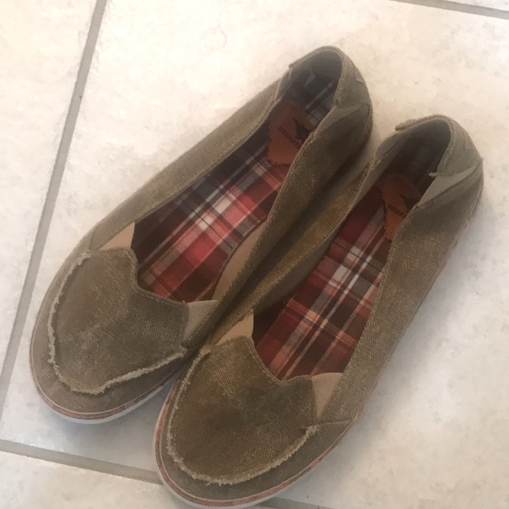 Rocket Dog slip ons